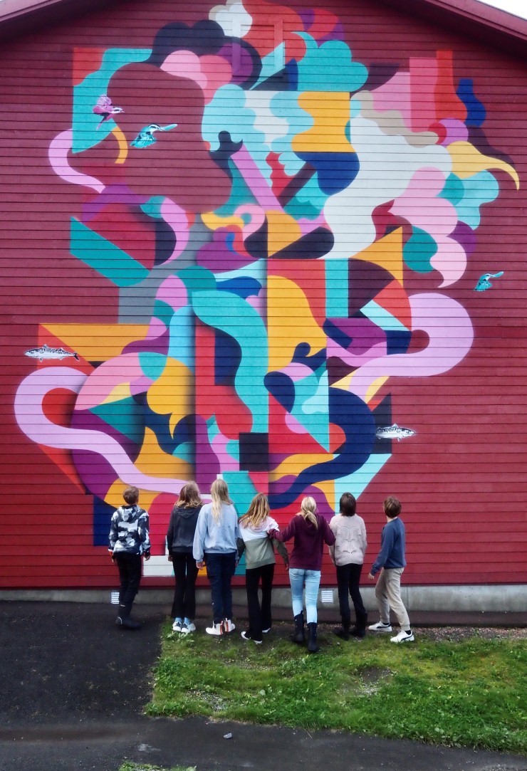 Stenmarcks enorme veggmaleri p&aring; N&aelig;rsnes skole. Foto: Jannik Abel